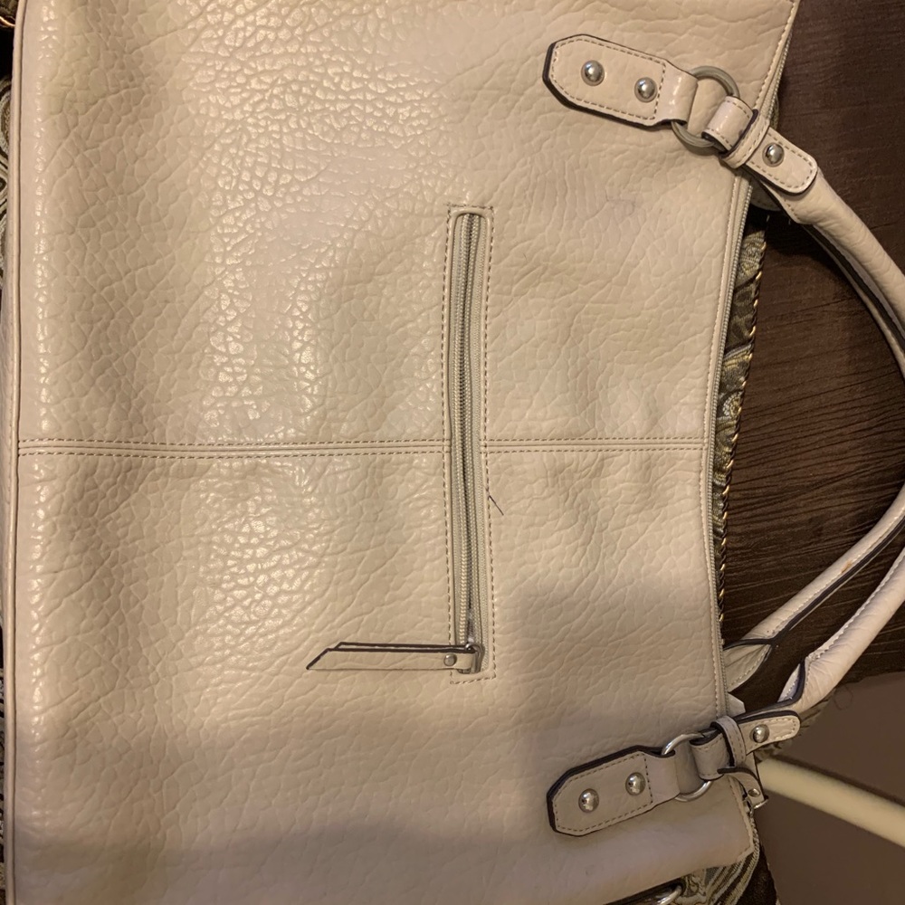 Purse Jessica Simpson. Lots of room inside.